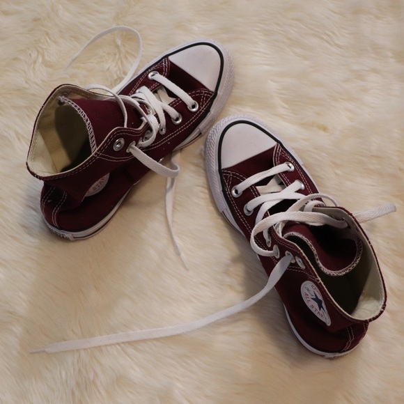 maroon chuck taylor